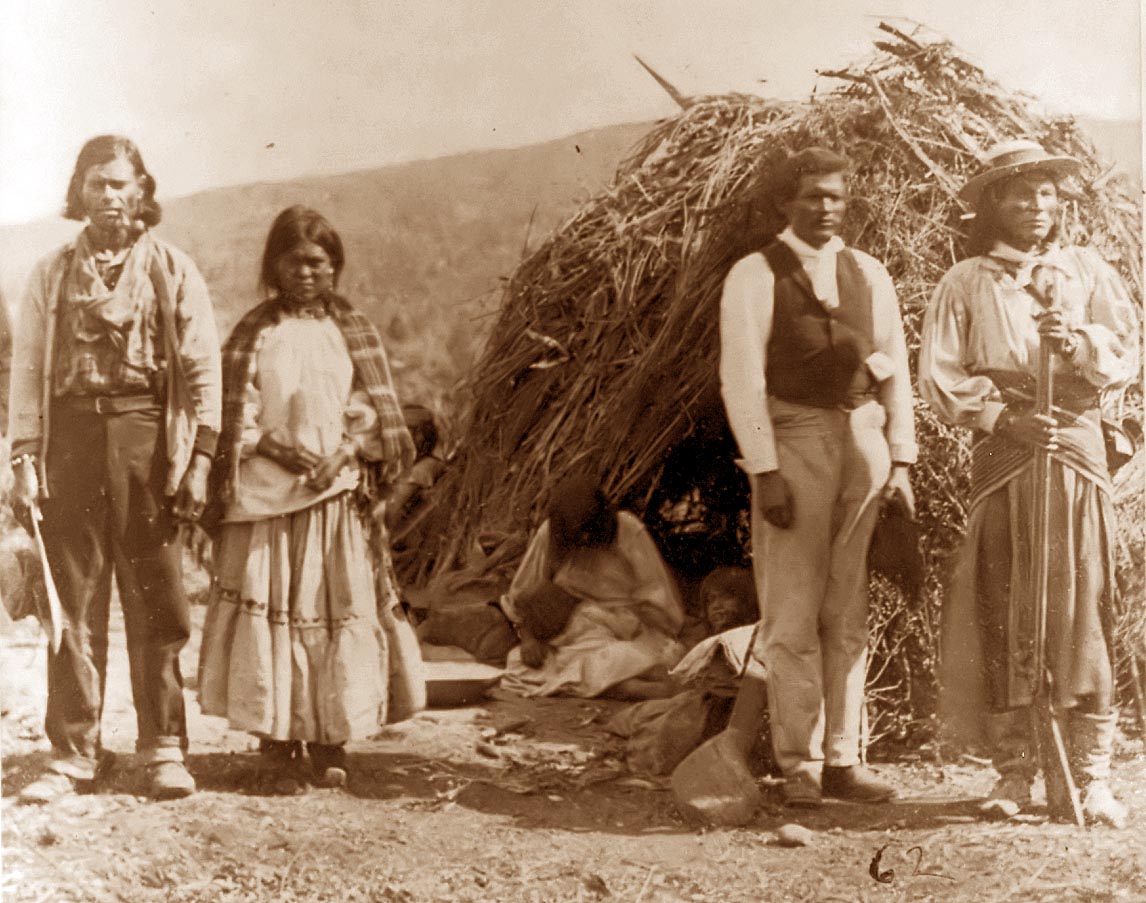 [imagetag] http://www.sonofthesouth.net/american-indians/pictures/apache/apache-camp.jpg